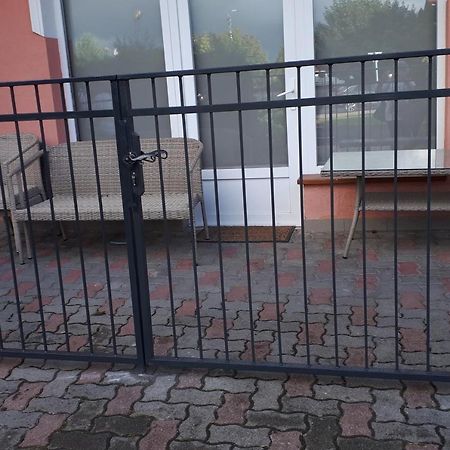 Kertvarosi Apartman II Tiszaujvaros Ngoại thất bức ảnh