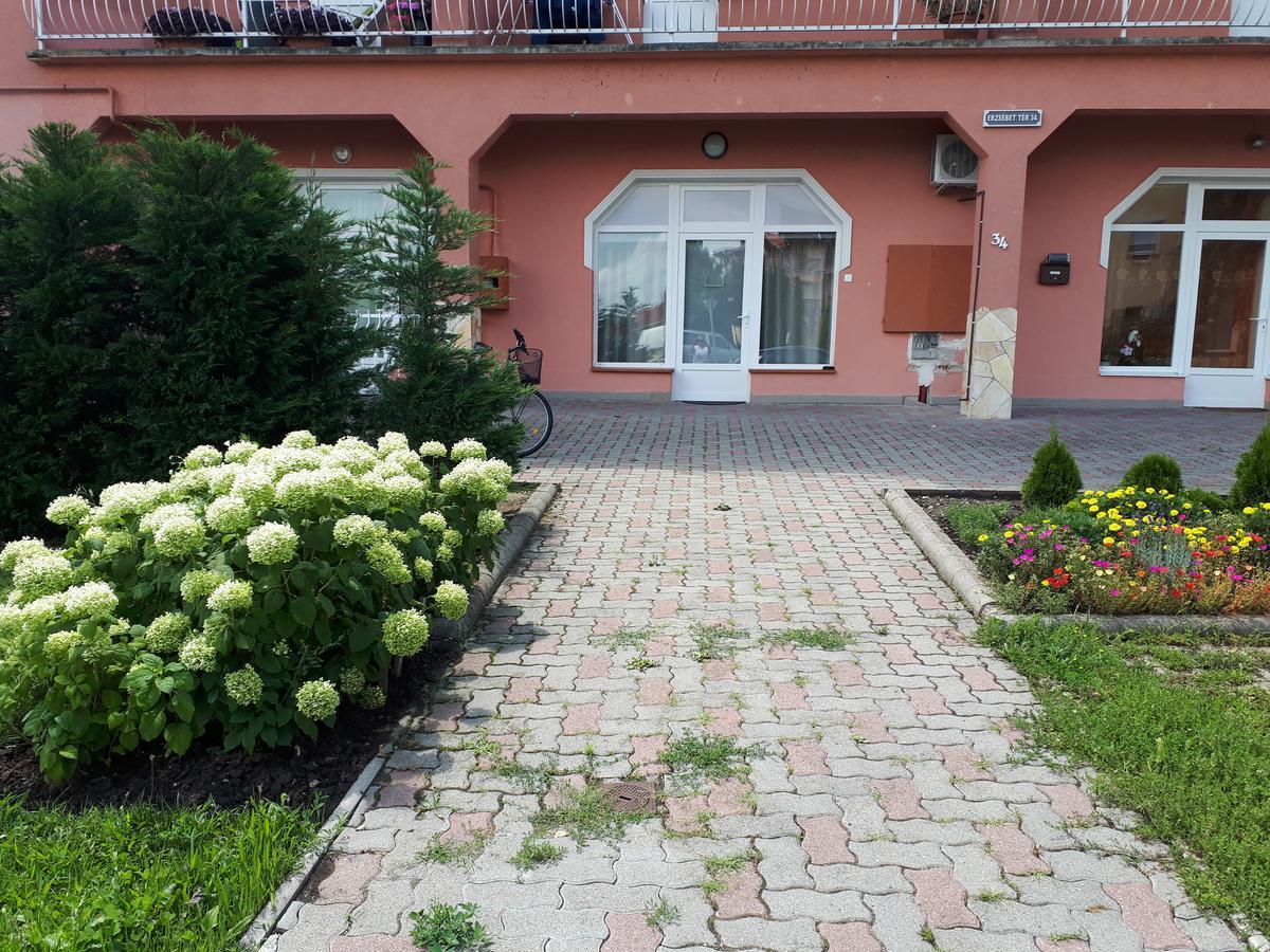 Kertvarosi Apartman II Tiszaujvaros Ngoại thất bức ảnh