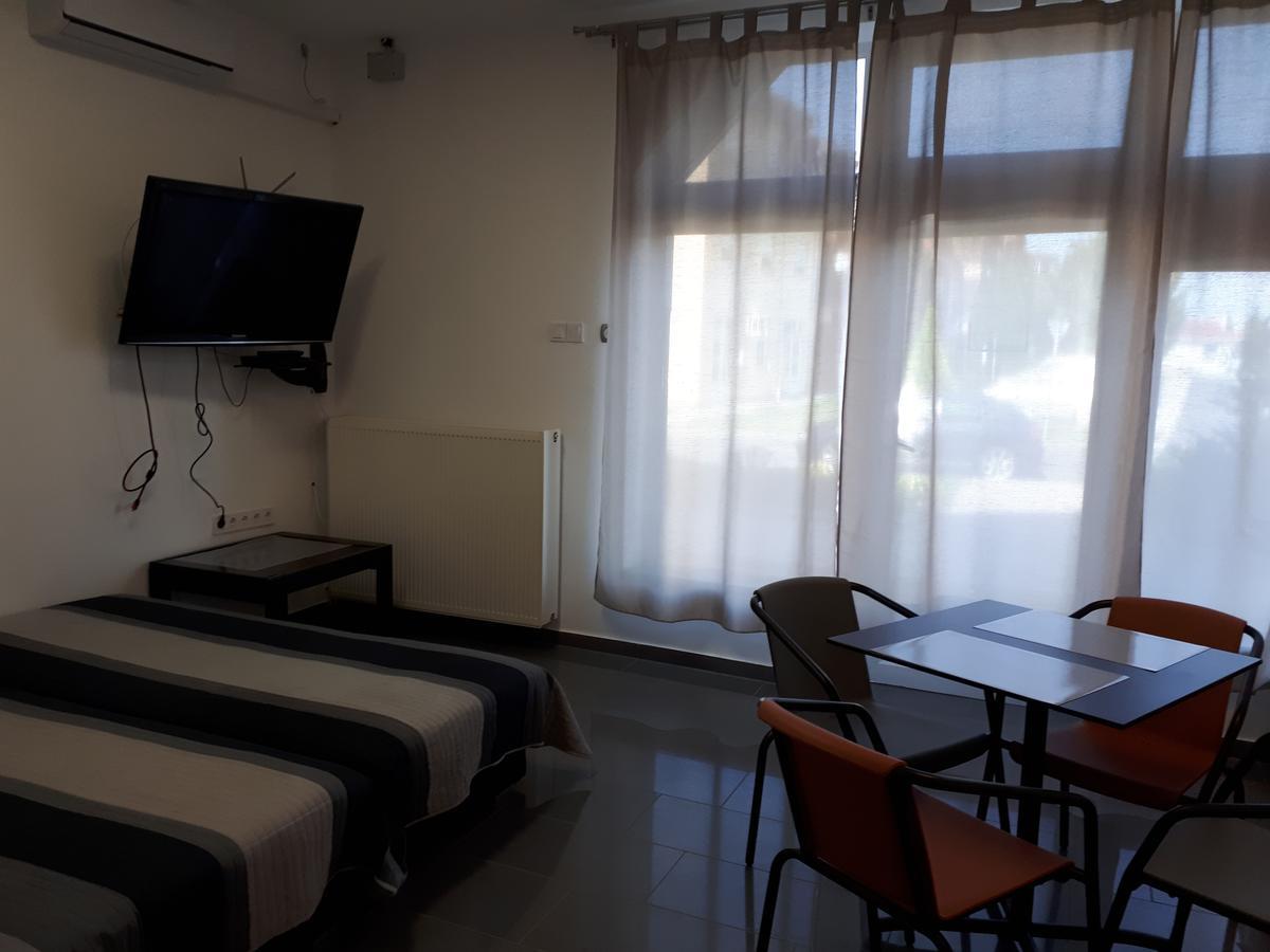 Kertvarosi Apartman II Tiszaujvaros Ngoại thất bức ảnh