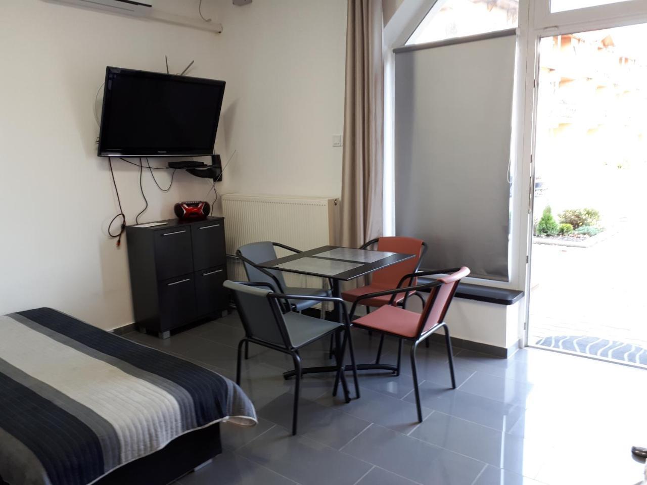 Kertvarosi Apartman II Tiszaujvaros Ngoại thất bức ảnh
